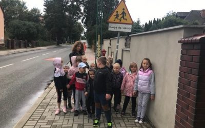 Nasze przedszkolaczki witają wszystkich!