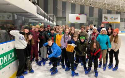 WYCIECZKA KLAS 8A,8B I 5B NA LODOWISKO – LUTY 2023