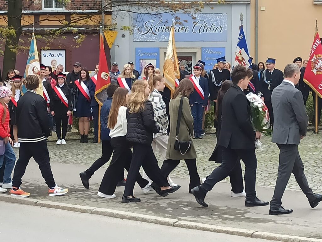 Gminne Obchody Wi Ta Konstytucji Maja Delegacja Z Naszej Szko Y Pod