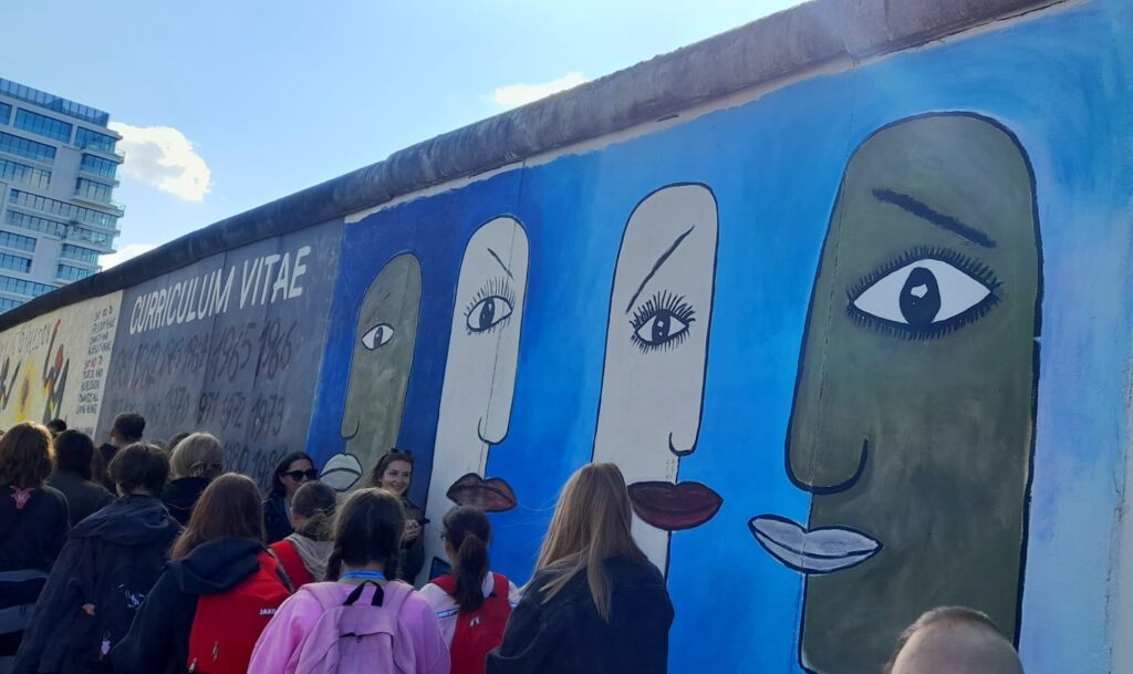 WhatsApp Image 2025-10-05 at 17.15.45 (1)