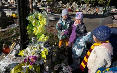 PRZEDSZKOLAKI PAMIĘTAJĄ O ZMARŁYCH – październik 2025